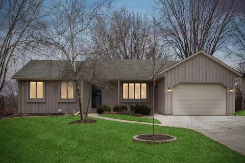 15934 Harmony Way Ct, Apple Valley, MN 55124