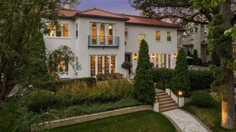2130 W Lake Of The Isles Pkwy, Minneapolis, MN 55405
