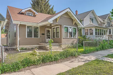 1011 3rd St E, Saint Paul, MN 55106