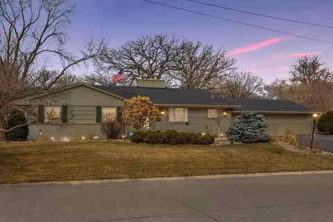 6800 Brook Dr, Edina, MN 55439