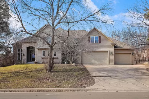 2015 Pine Ridge Dr, West Saint Paul, MN 55118