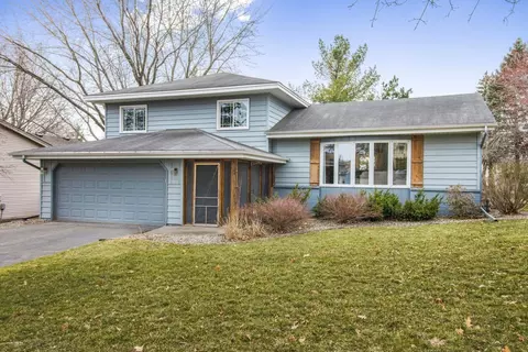 540 Springhill Rd, Vadnais Heights, MN 55127