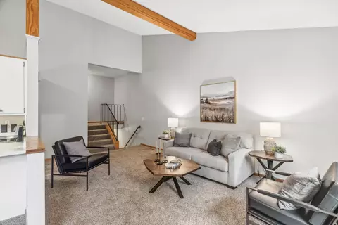204 Shawnee Trl, Shakopee, MN 55379