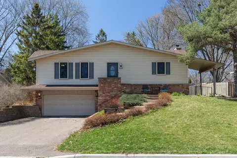 658 Mccallum Dr, New Brighton, MN 55112