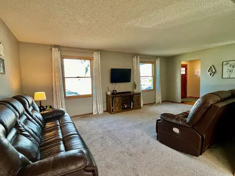 1910 Brookside Dr, Albert Lea, MN 56007 photo 2