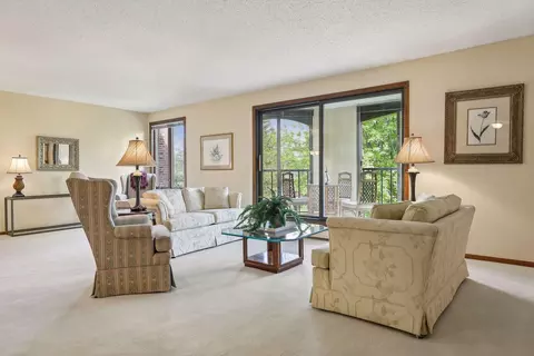 5601 Dewey Hill Rd #205, Edina, MN 55439