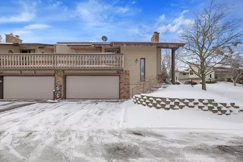 7104 W 113th St, Bloomington, MN 55438