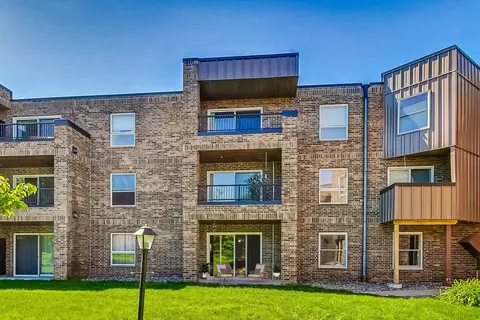 2210 Midland Grove Rd #103, Roseville, MN 55113