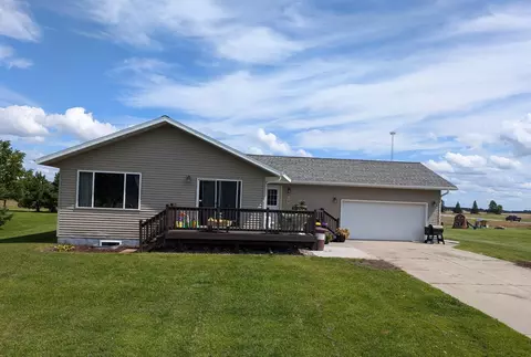 713 6th St NE, Perham, MN 56573