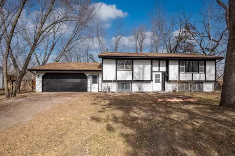 26571 Everton Cir, Wyoming, MN 55092