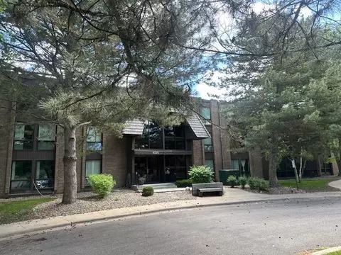 6115 Lincoln Dr #144, Edina, MN 55436