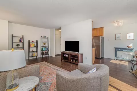 3540 Hennepin Ave #121, Minneapolis, MN 55408