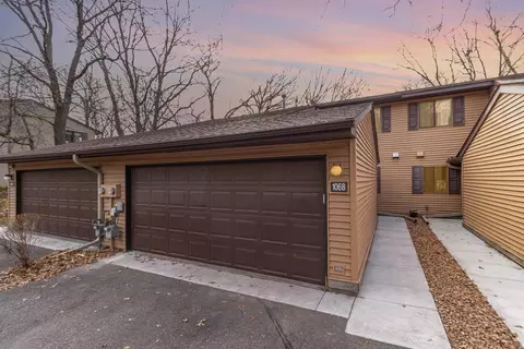 106 South Dr #B, Circle Pines, MN 55014