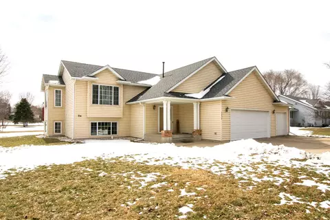 Exterior - 5606 Spruce St, Saint Cloud, MN 56303 photo 4 of 11