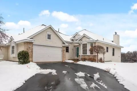 16145 Crystal Hills Dr, Lakeville, MN 55044