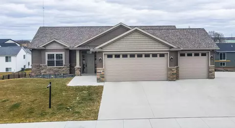 865 Towne Dr NE, Byron, MN 55920