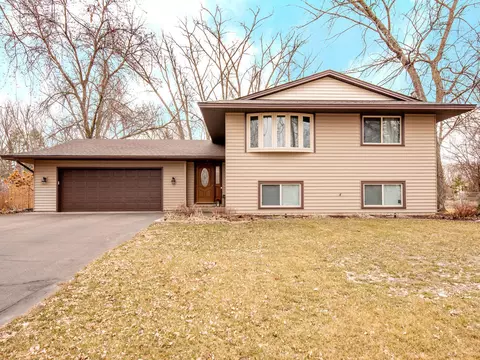 6702 E Shadow Lake Dr, Lino Lakes, MN 55014