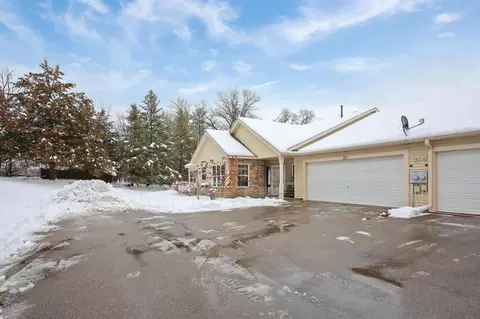 171 Wedgewood Dr, Mahtomedi, MN 55115