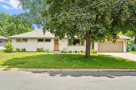 10425 York Ave S, Bloomington, MN 55431
