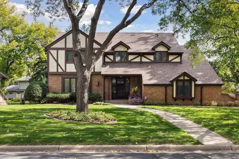 1810 Noble Dr N, Golden Valley, MN 55422
