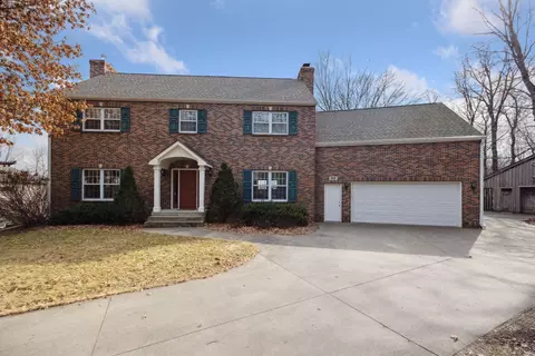 202 E Golden Lake Cir, Circle Pines, MN 55014