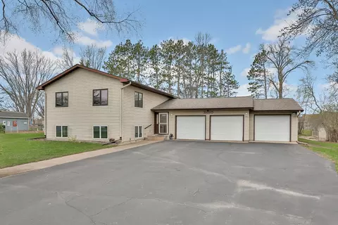31010 Elm St, Lindstrom, MN 55045