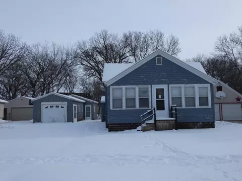 303 S 4th St, Marshall, MN 56258