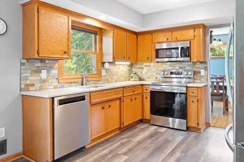 739 Belmont Ln E, Maplewood, MN 55117 photo 4