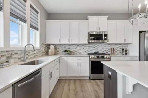 4046 Heath Ln N, Oakdale, MN 55128