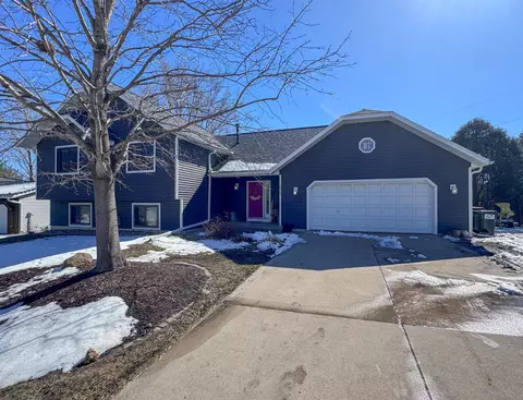 2423 Meadow Hills Dr SW, Rochester, MN 55902