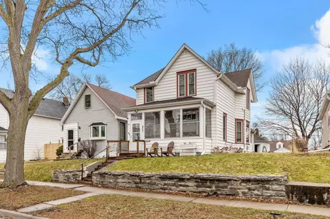 957 Rose Ave E, Saint Paul, MN 55106