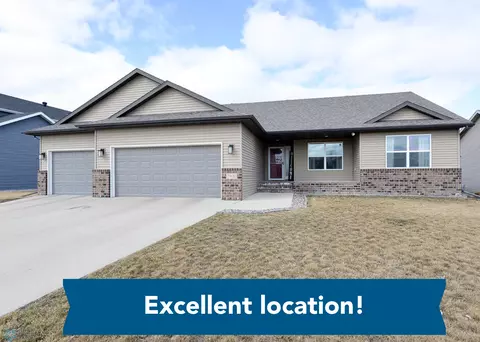 2931 6th St E, Fargo, ND 58103