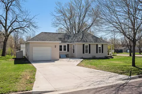 721 W Skaro St, Saint Peter, MN 56082