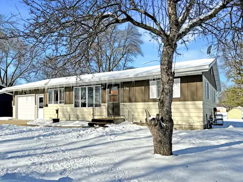 205 3rd St E, Tracy, MN 56175 photo 2
