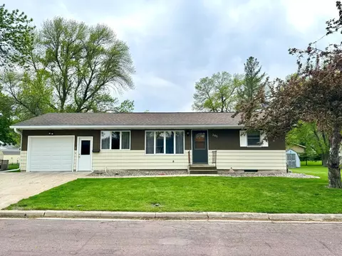 205 3rd St E, Tracy, MN 56175