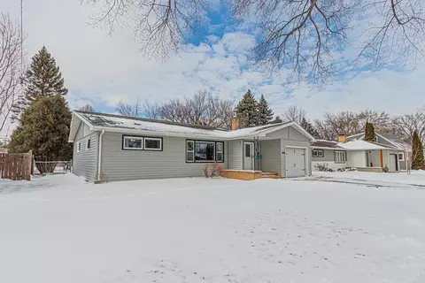 2021 7th St S, Moorhead, MN 56560