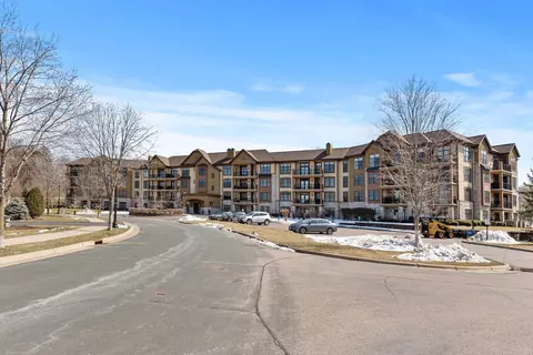 1320 Riverside Ln #406, Mendota Heights, MN 55118