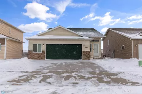 1726 44th Ave S, Moorhead, MN 56560