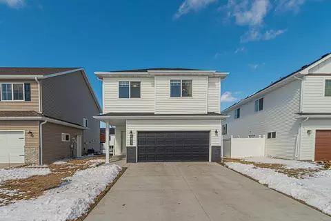 6677 Toronto Dr S, Fargo, ND 58104