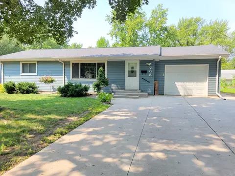 708 Harrington St SW, Hutchinson, MN 55350