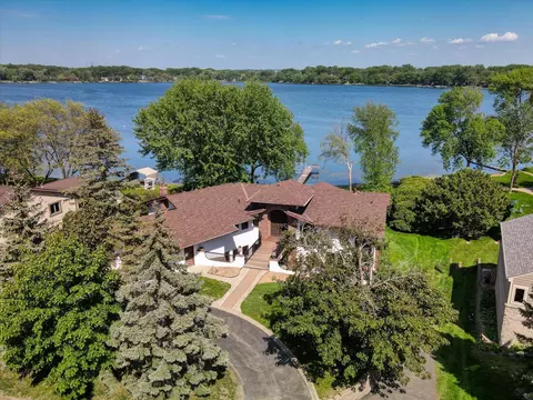 2612 Edgerton St, Little Canada, MN 55117