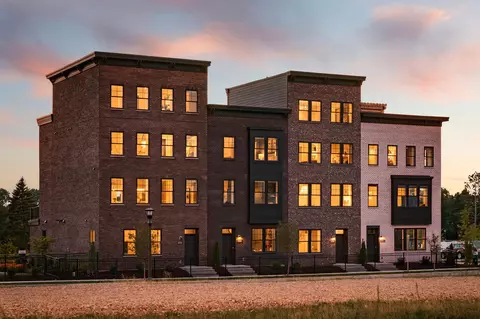 905 Falls Psge W #I, Saint Paul, MN 55116