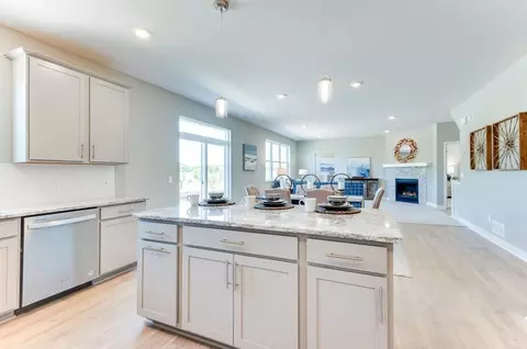 4660 172nd St, Lakeville, MN 55044