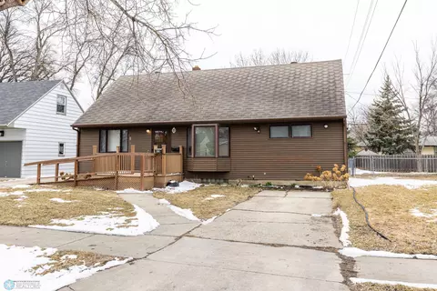 809 19th St S, Fargo, ND 58103 photo 2