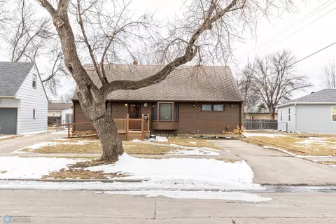 809 19th St S, Fargo, ND 58103
