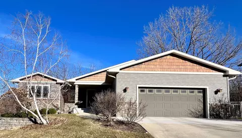 2102 Hill Pl SW, Rochester, MN 55902