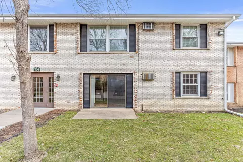 704 Old Settlers Trl #1, Hopkins, MN 55343
