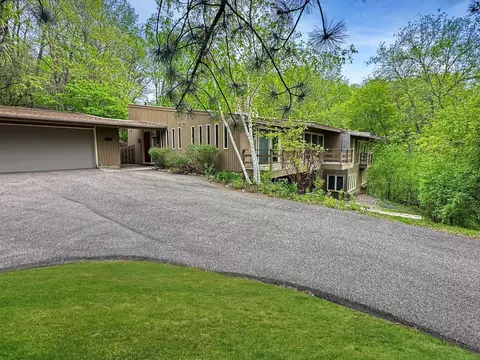 7201 Schey Dr, Edina, MN 55439