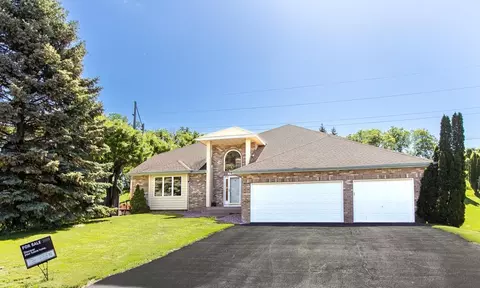 7333 Moonlight Ln, Eden Prairie, MN 55346