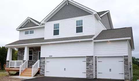 1664 Oak Creek Dr, Chaska, MN 55318